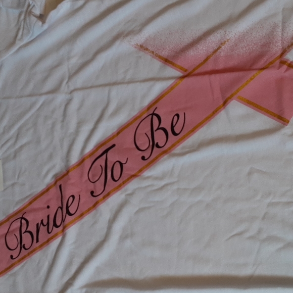 Sz XL MODERNLUX SHORT SLEEVE BRIDE SASH GRAPHIC T-SHIRT - Picture 4 of 7